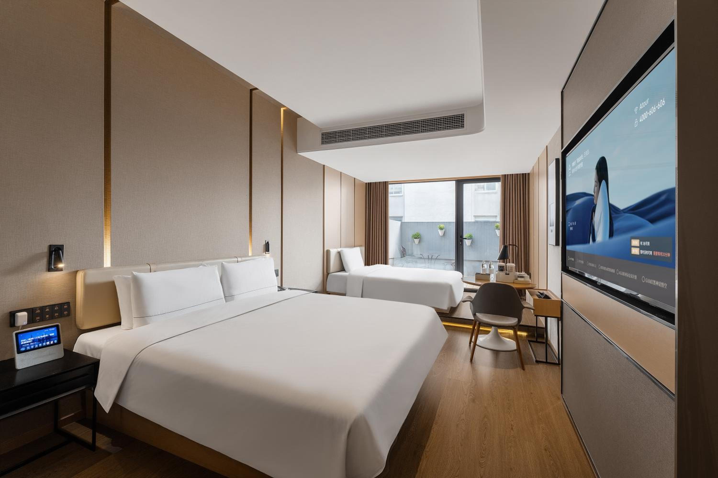 Jimu balcony family room 