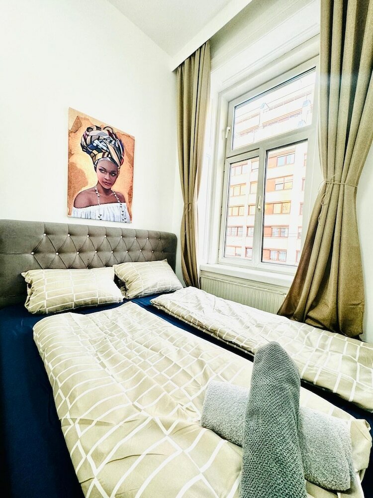 Deluxe Room, 1 Queen Bed, Balcony (Oceanfront)