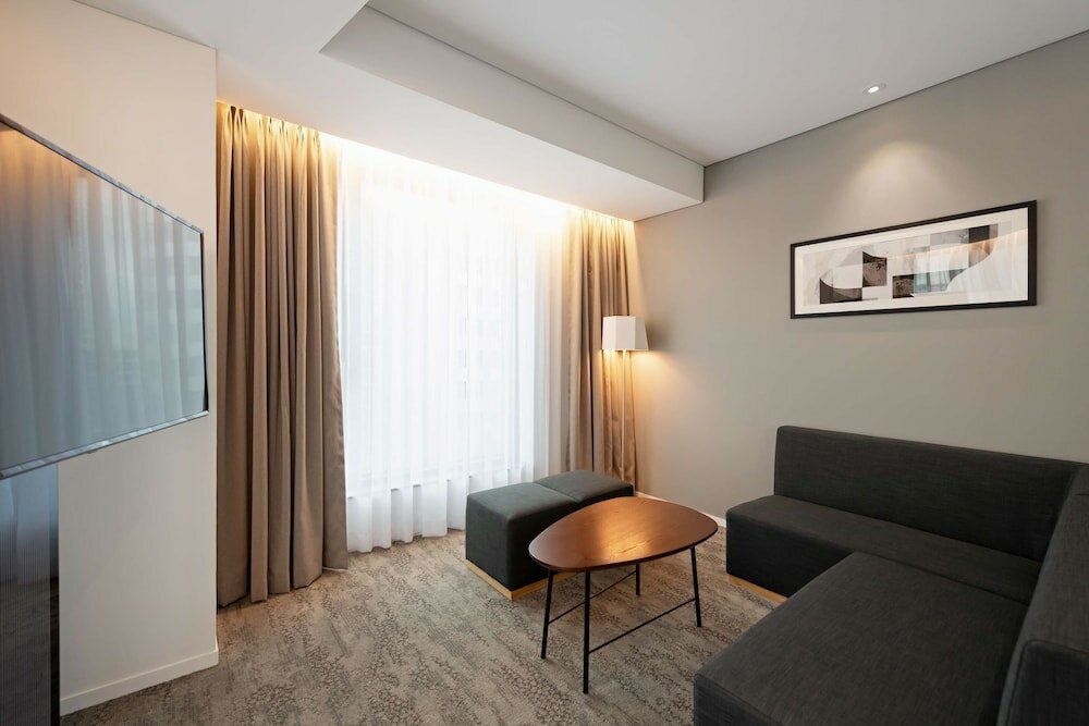 Junior Suite, 1 King Bed, Non Smoking, Bathtub (Mini Fridge)