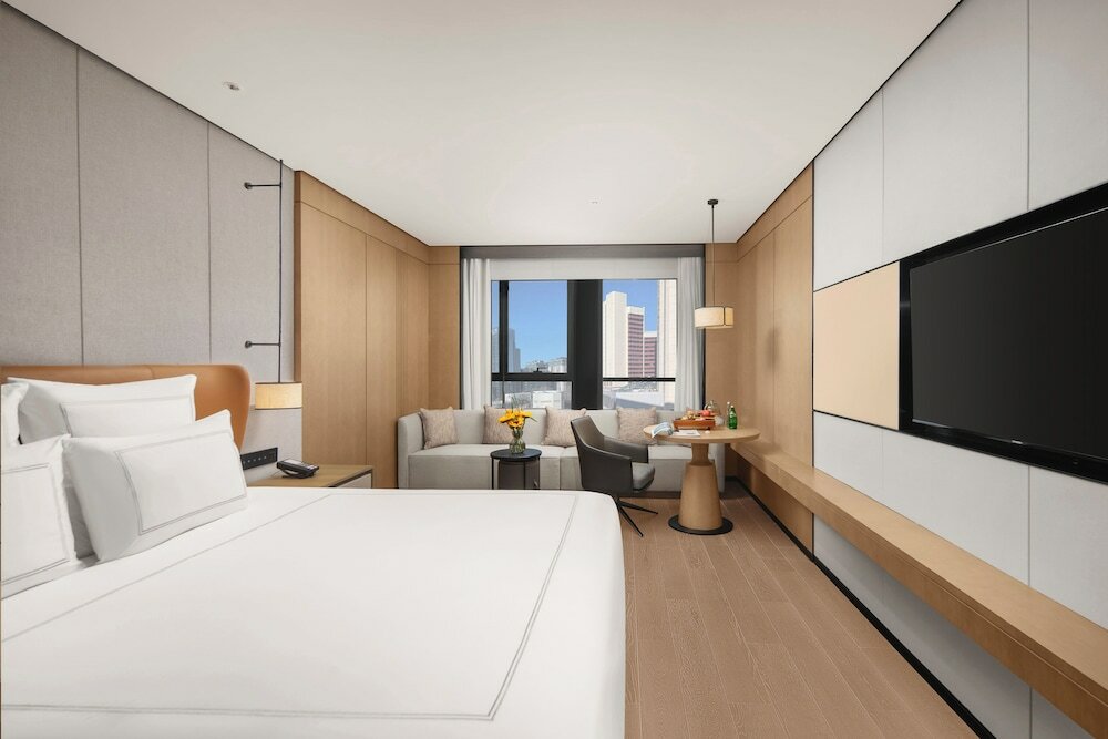Premier Suite, 1 King Bed, Club Lounge Access, City View