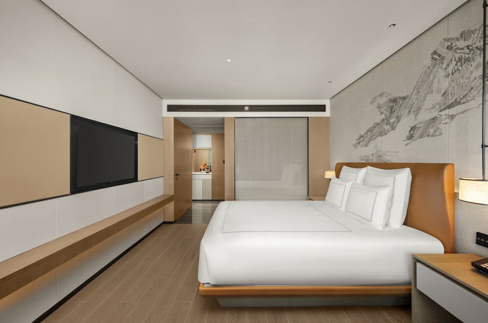 Premier Suite, 1 King Bed, Club Lounge Access, City View