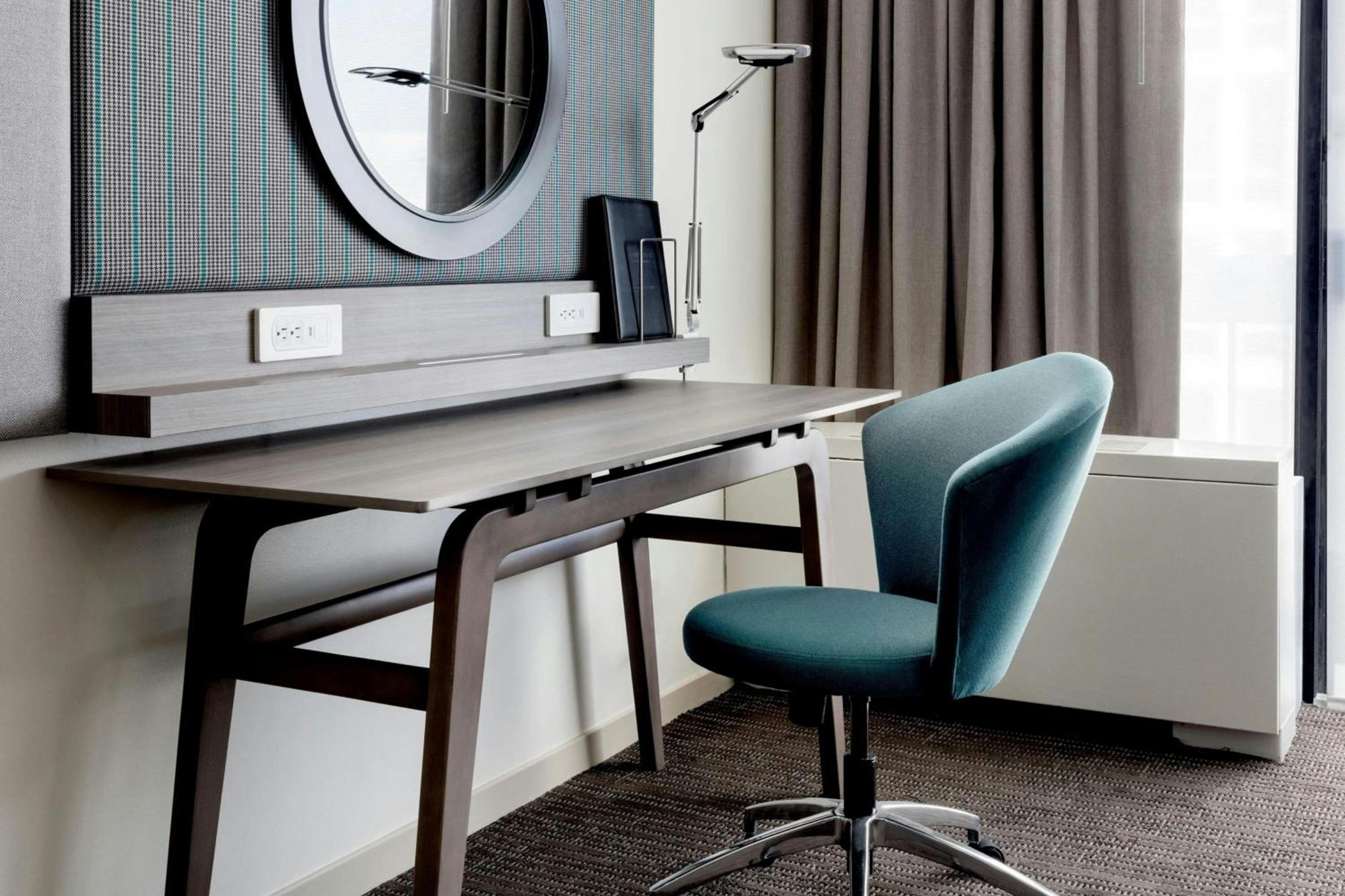 Worklife King Room