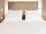 Executive Quadruple Room With Queen Size Bed And Double Sofa Bed в Novotel Paris Gare De Lyon