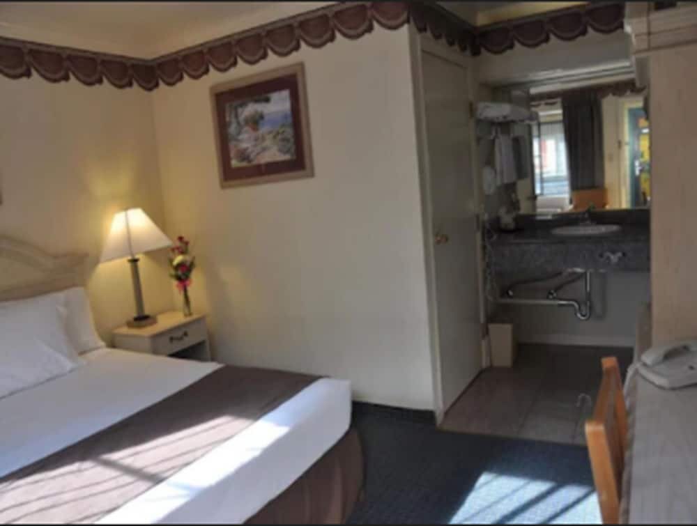 Standard Room, 1 Queen Bed, Non Smoking