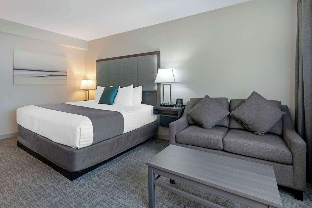 Suite, 2 Queen Beds, Non Smoking (with Sofabed;Separate Living Room)