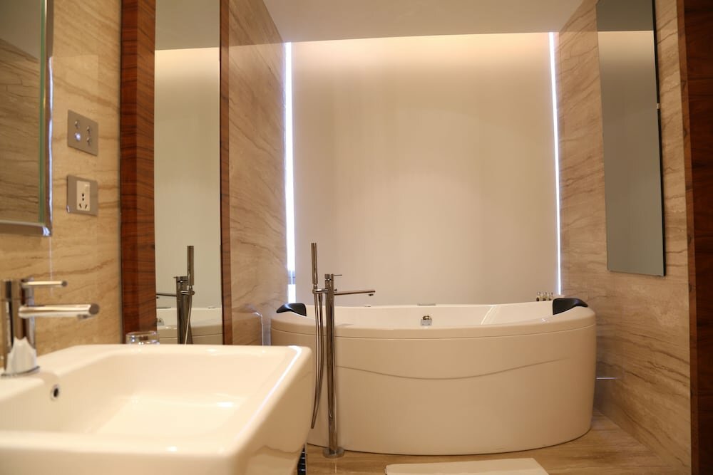 Luxury Room Twin Bed with Bath Tub