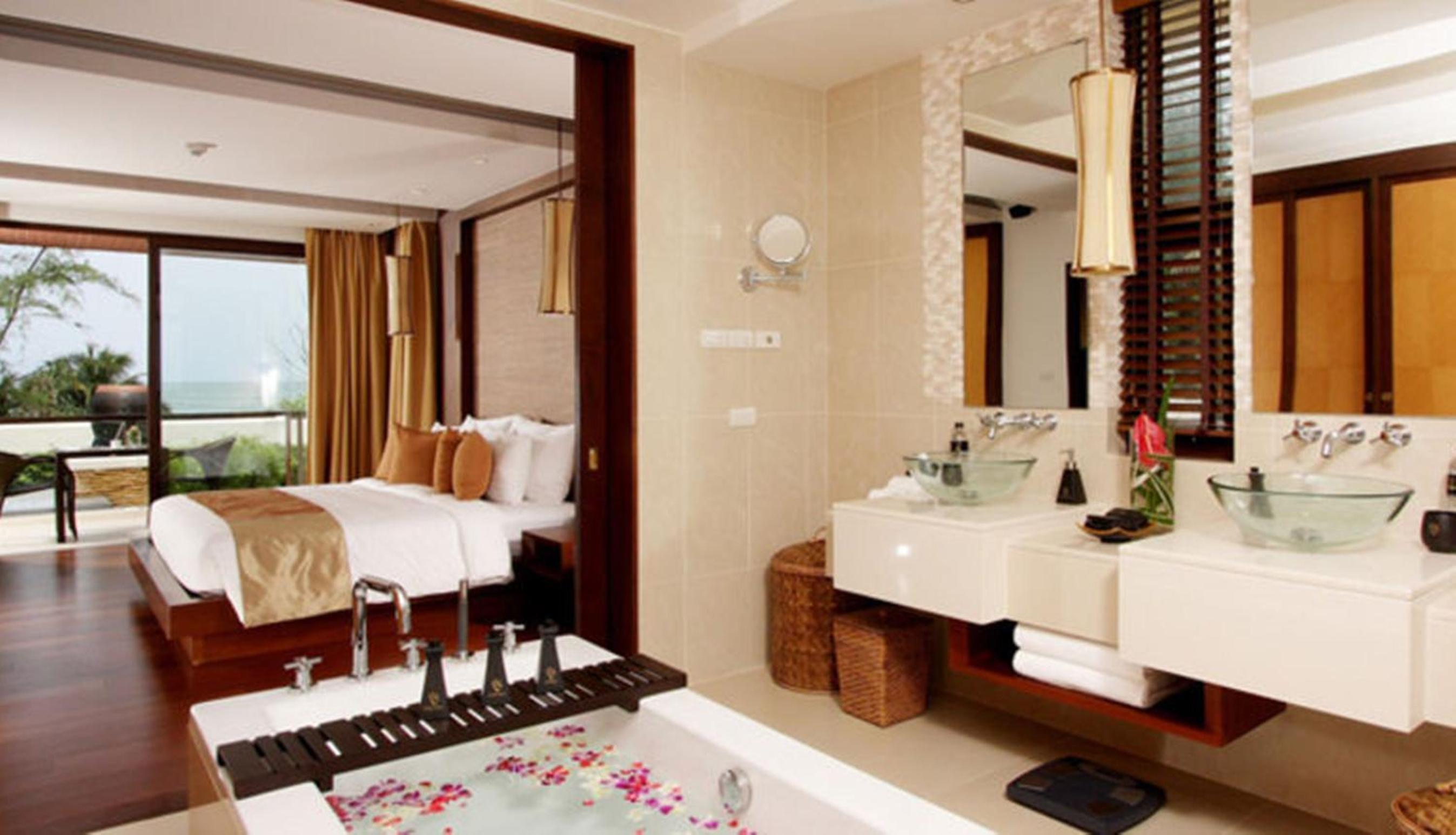 Two-Bedroom Seaview Pool Suite 
