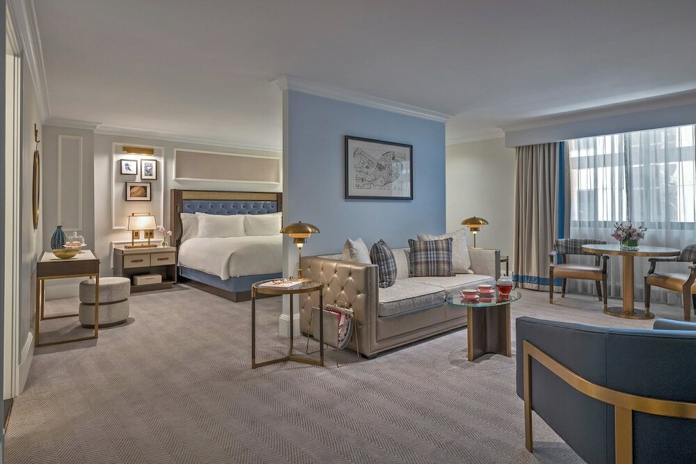 Club Suite, 1 King Bed with Sofa bed