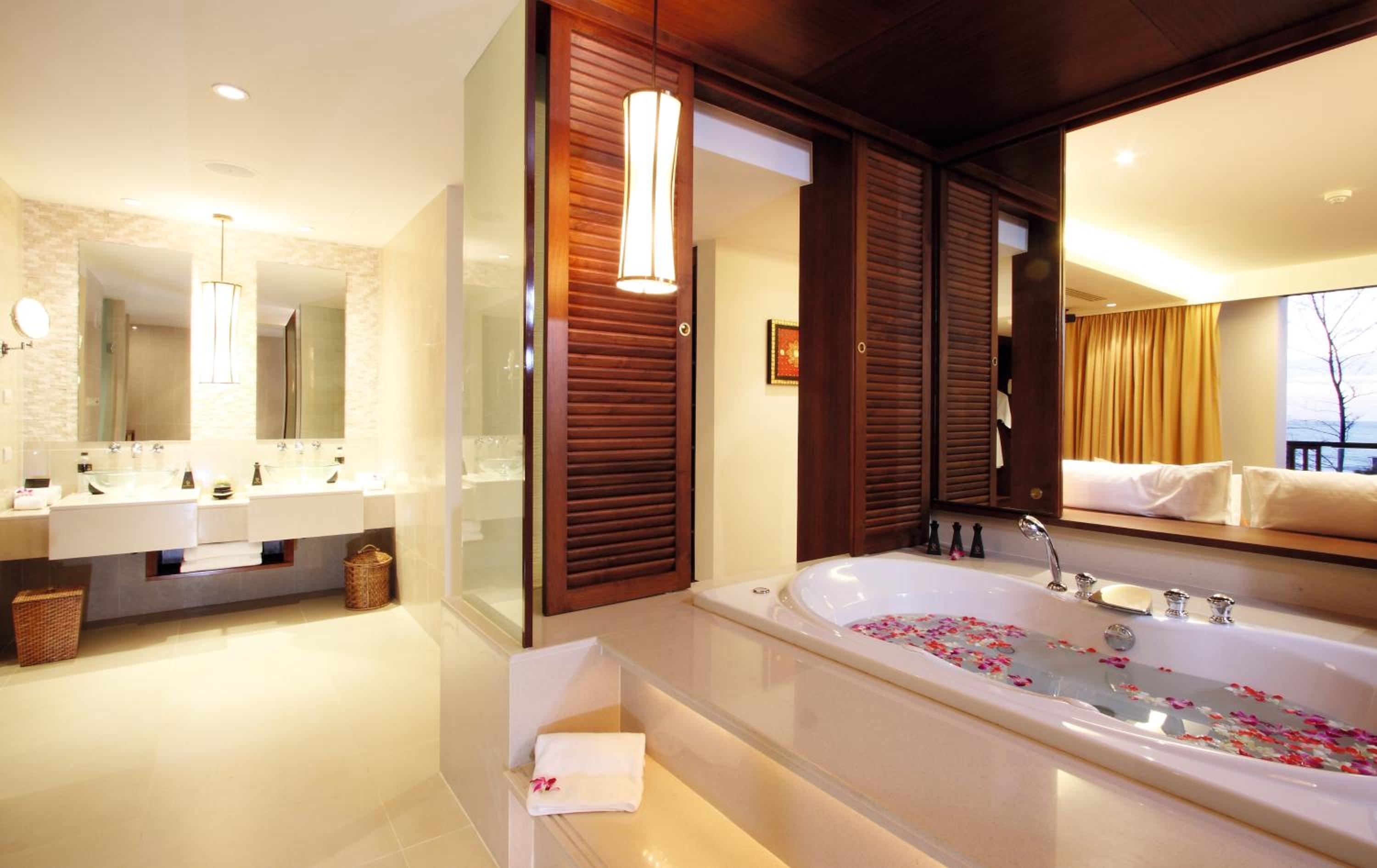 Three-Bedroom Royal Jacuzzi Penthouse 