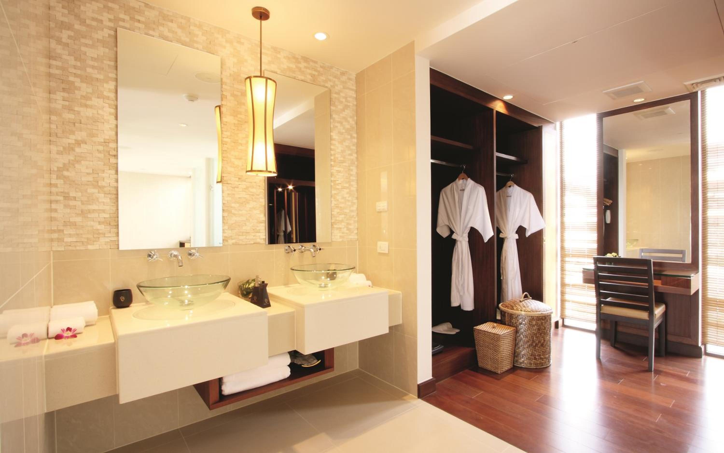 Three-Bedroom Royal Jacuzzi Penthouse 
