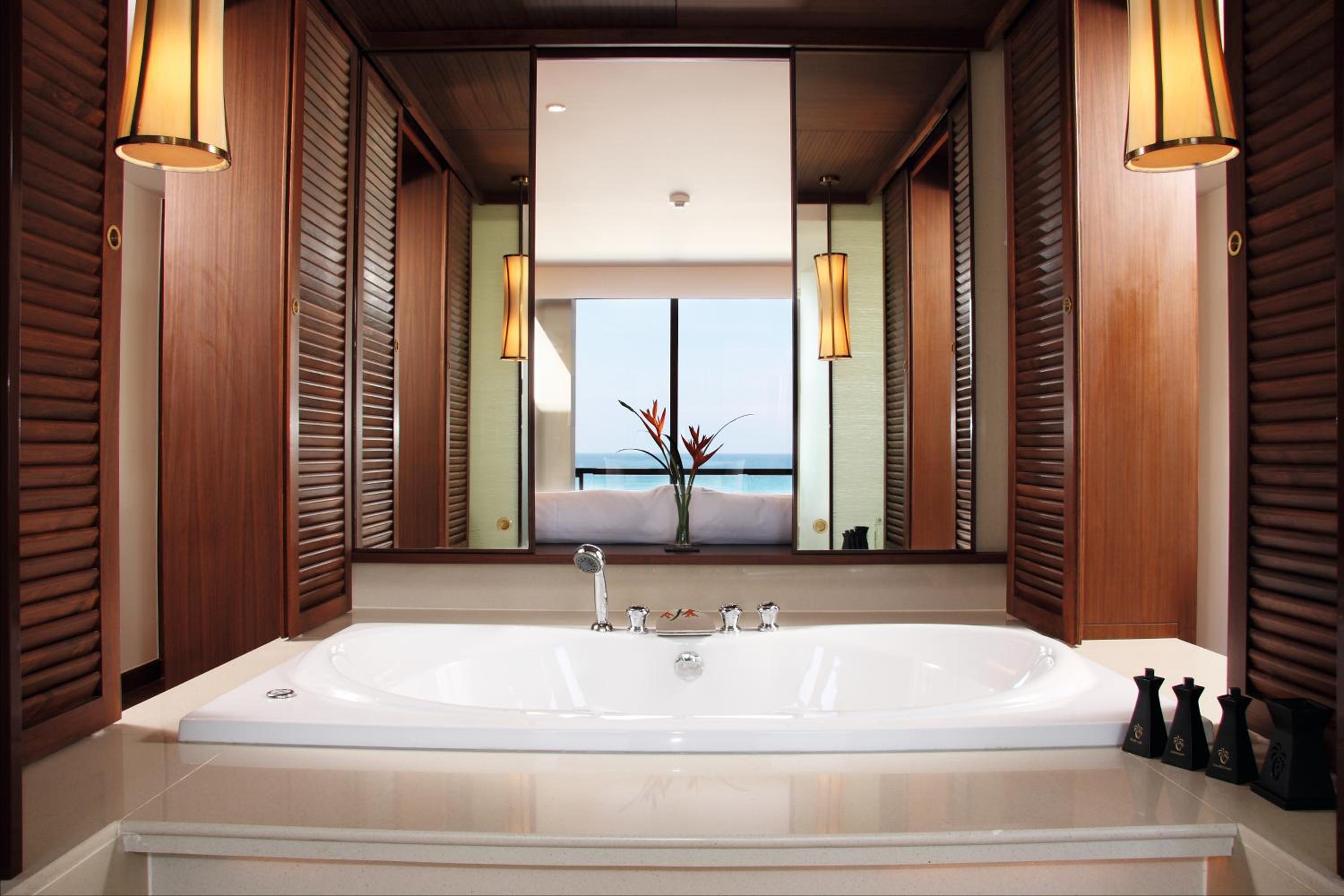 Three-Bedroom Royal Jacuzzi Penthouse 