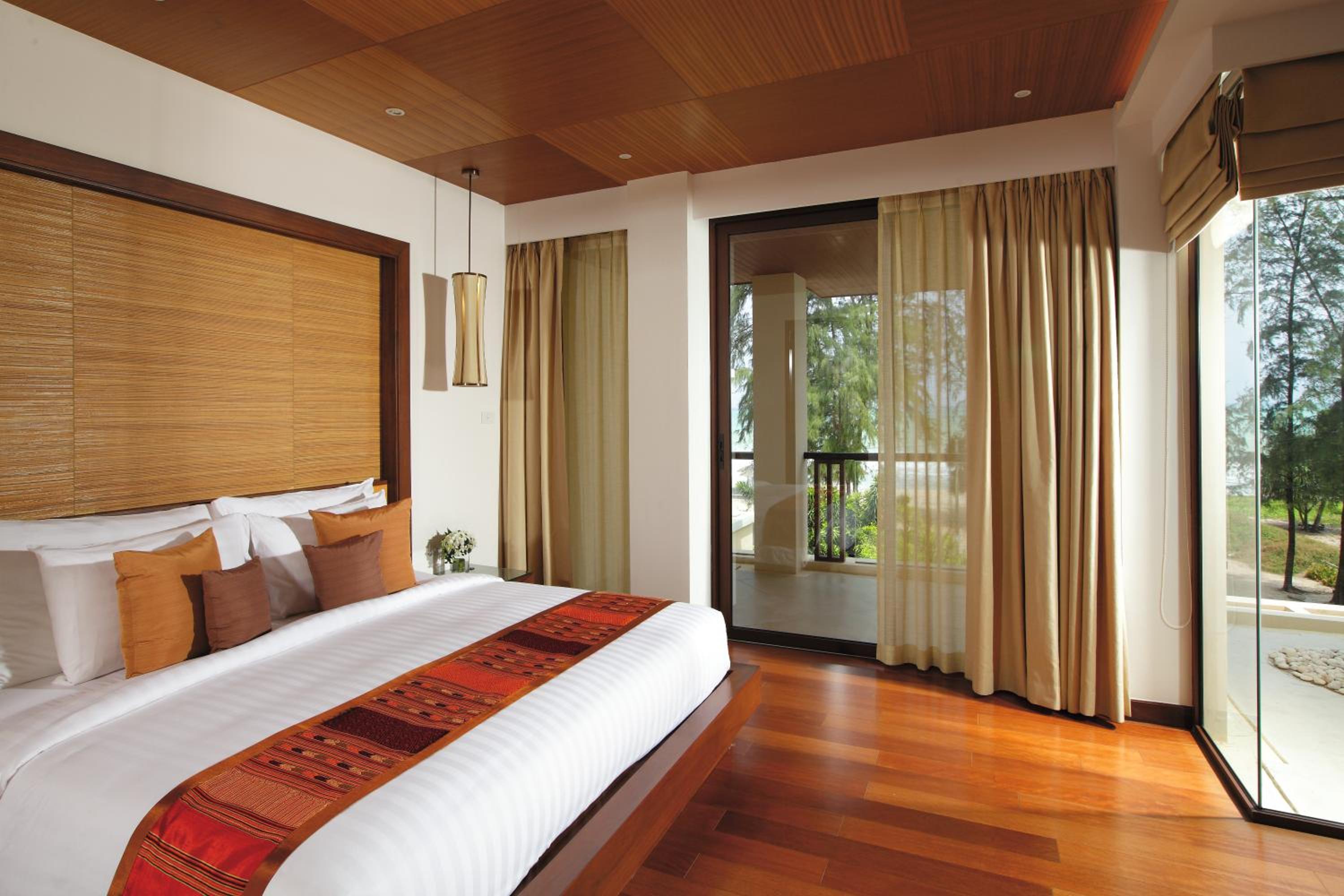 Three-Bedroom Royal Jacuzzi Penthouse 