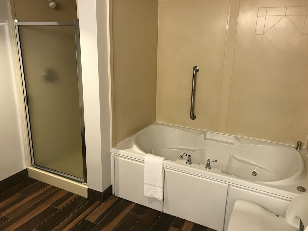 Suite, 1 King Bed, Non Smoking, Jetted Tub