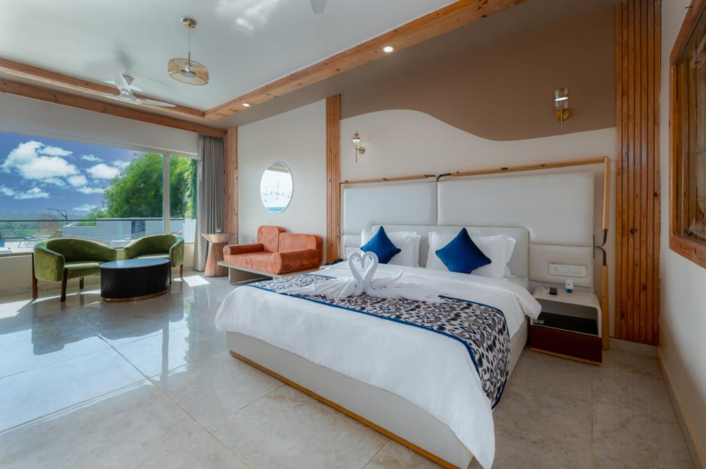Superior Pool View Room
