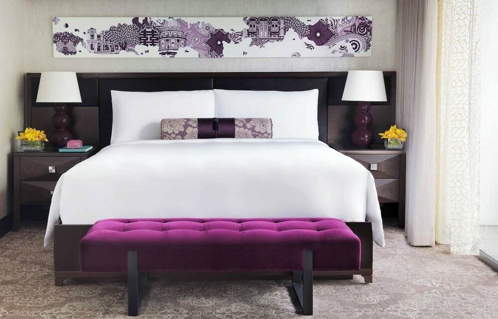 Signature Suite, 1 King, Corner Room with 2 Balconies