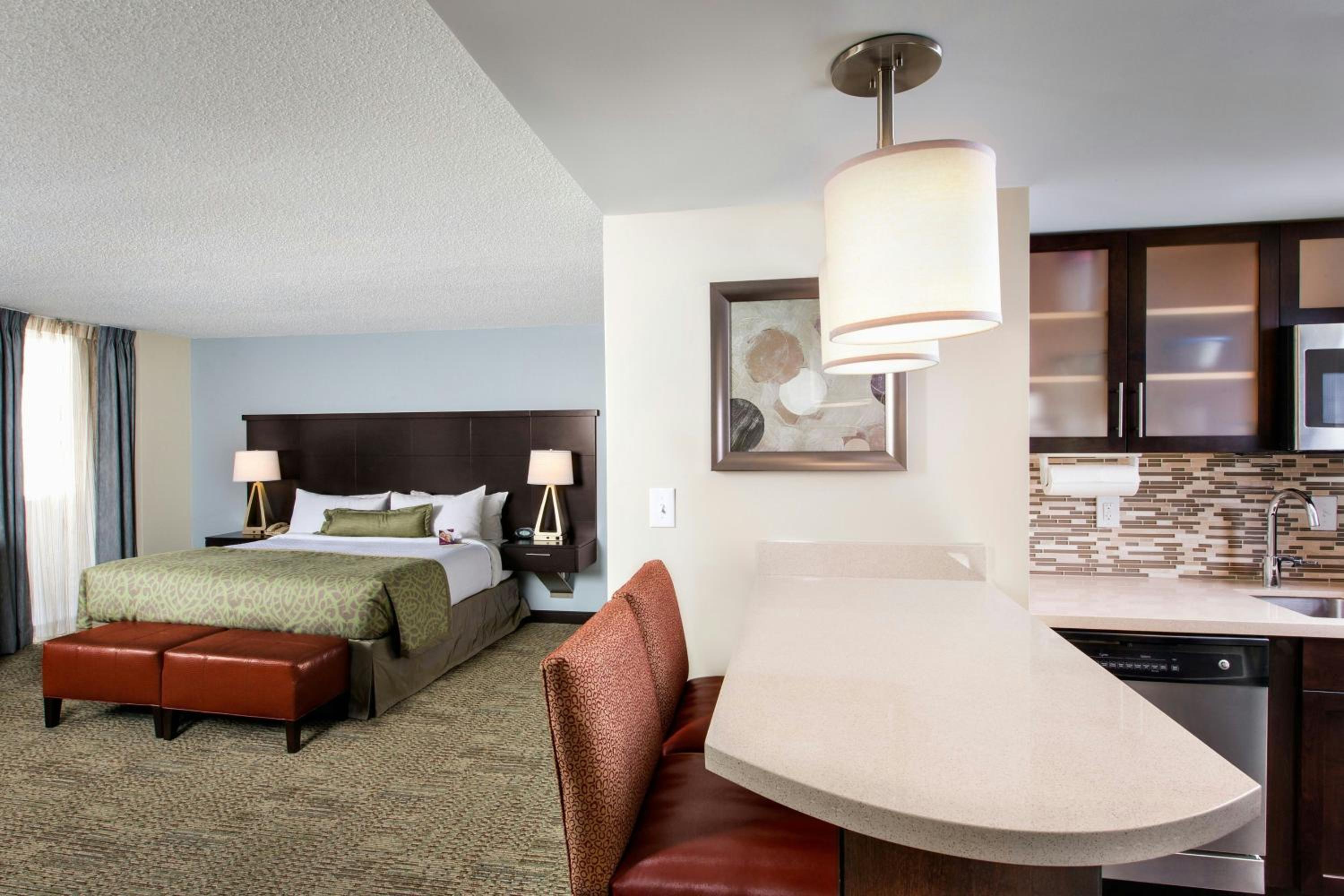 King Room with Roll-In Shower - Mobility Accessible