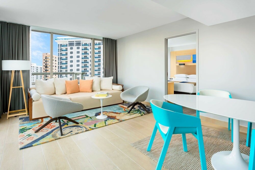 Suite, 1 King Bed, Mobility Accessible, Balcony