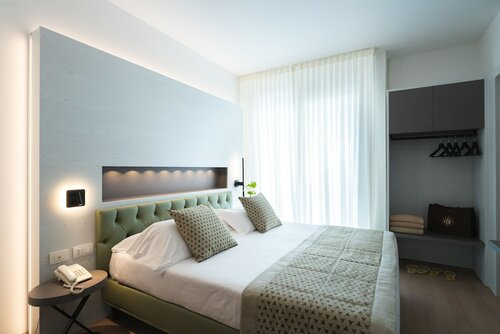 Трехместный номер, частичный вид на море в Jesolopalace Hotel & Aparthotel