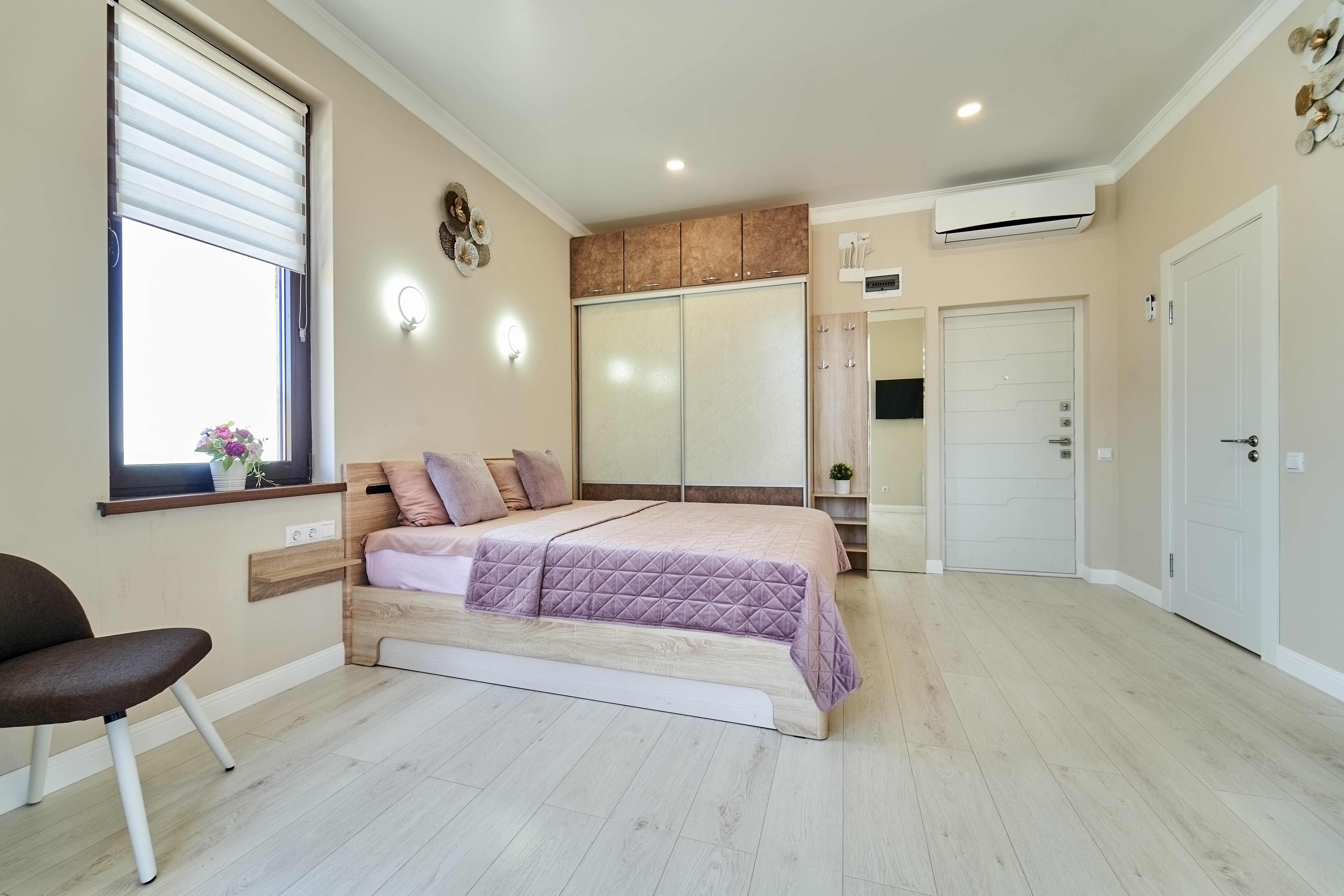 Апартамент с балконом и видом на море и горы