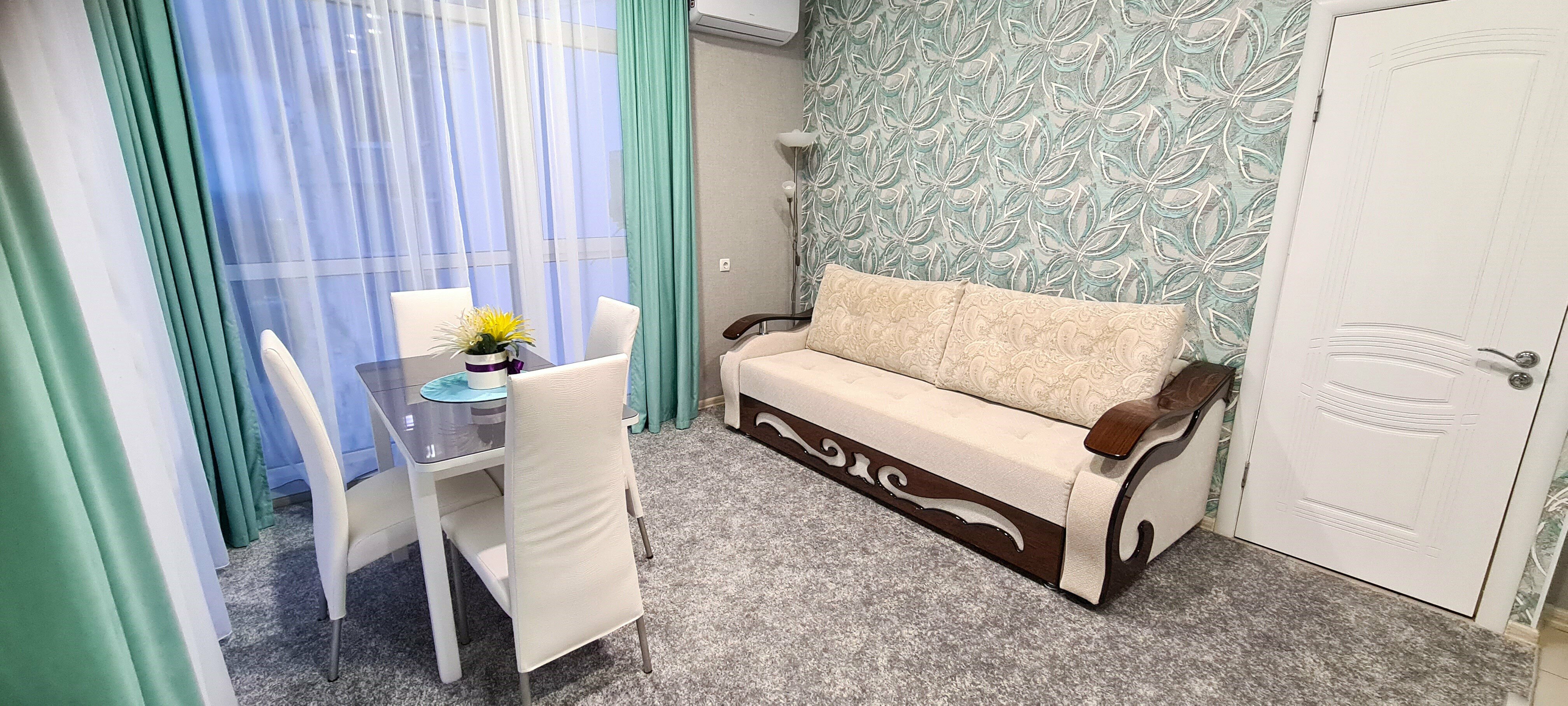 Номер  с видом на море, на парк, на  фонтан и на город