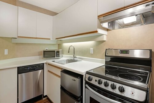 Люкс, 1 двуспальная кровать «Квин-сайз» с диваном-кроватью, для некурящих, кухня (with Sofabed) в Best Western Plus Emerald Isle Hotel