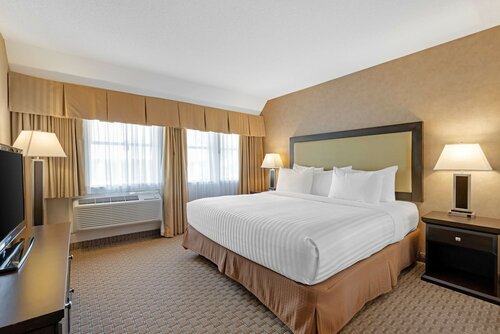 Люкс, 1 двуспальная кровать «Кинг-сайз» с диваном-кроватью, для некурящих (with Sofabed) в Best Western Plus Emerald Isle Hotel