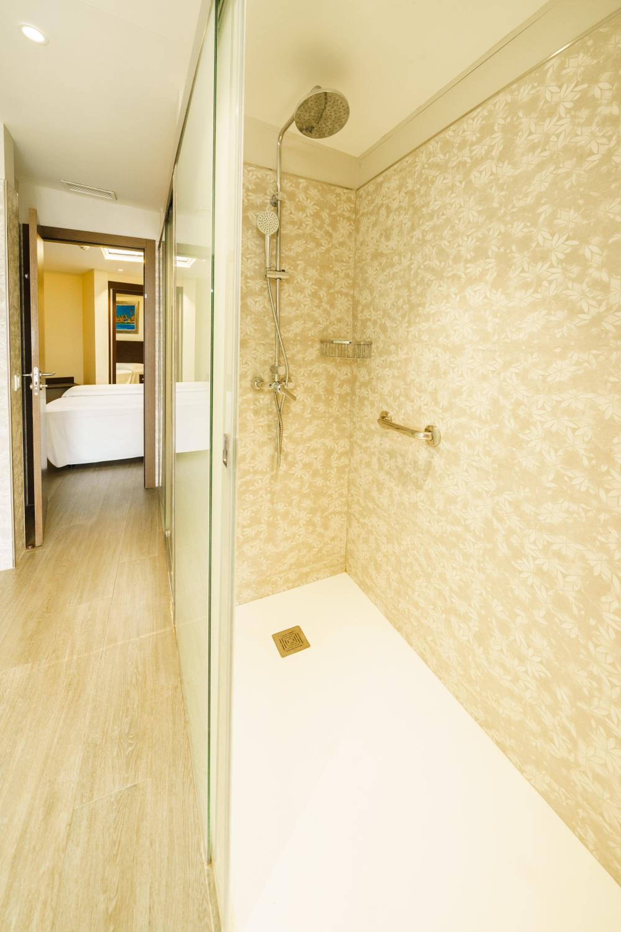 Premium Triple Room (3 adults)