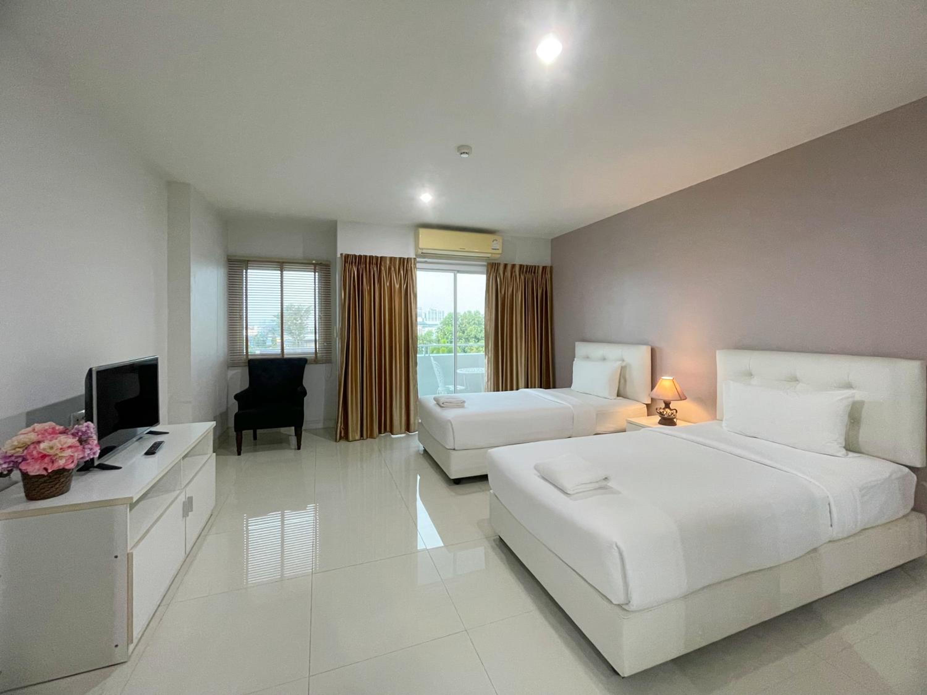 Superior Twin Room with City View