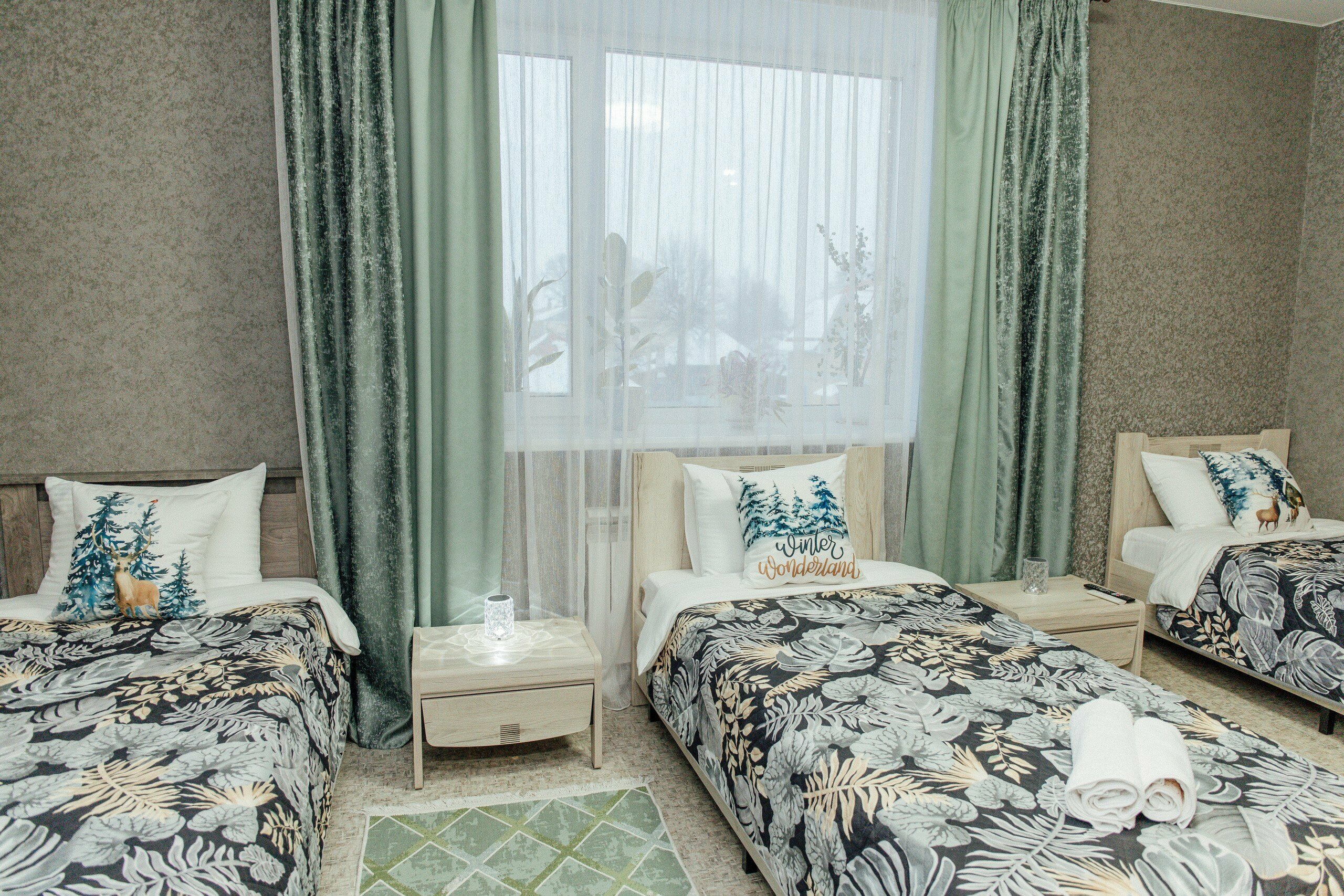 Трехместный номер с собственной ванной комнатой