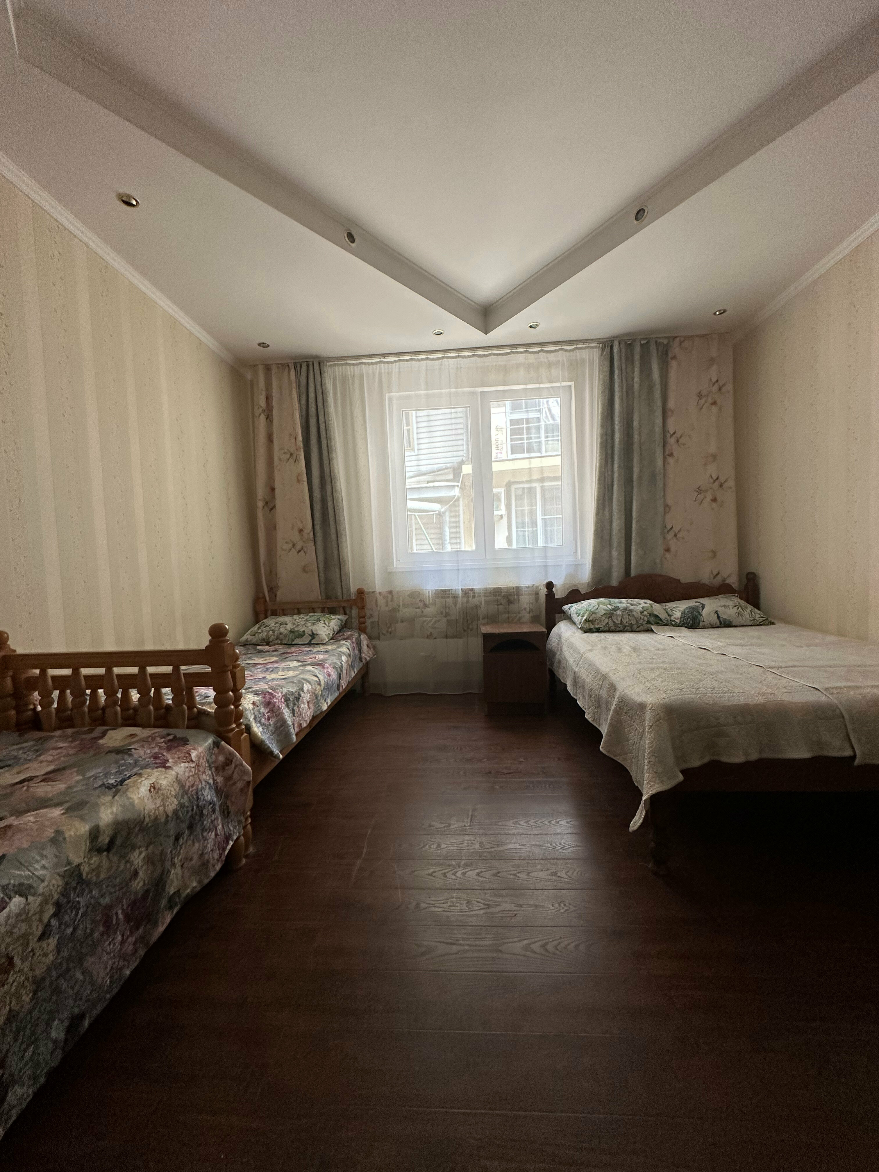 Двухкомнатный, двухэтажный дом