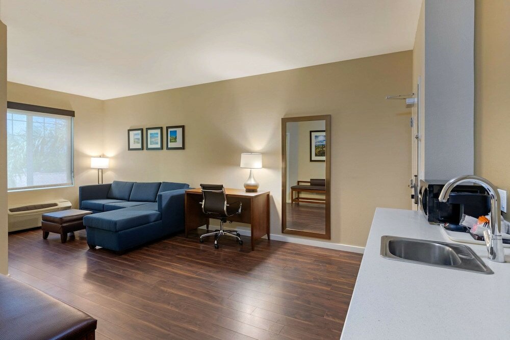 Suite, 1 King Bed, Non Smoking