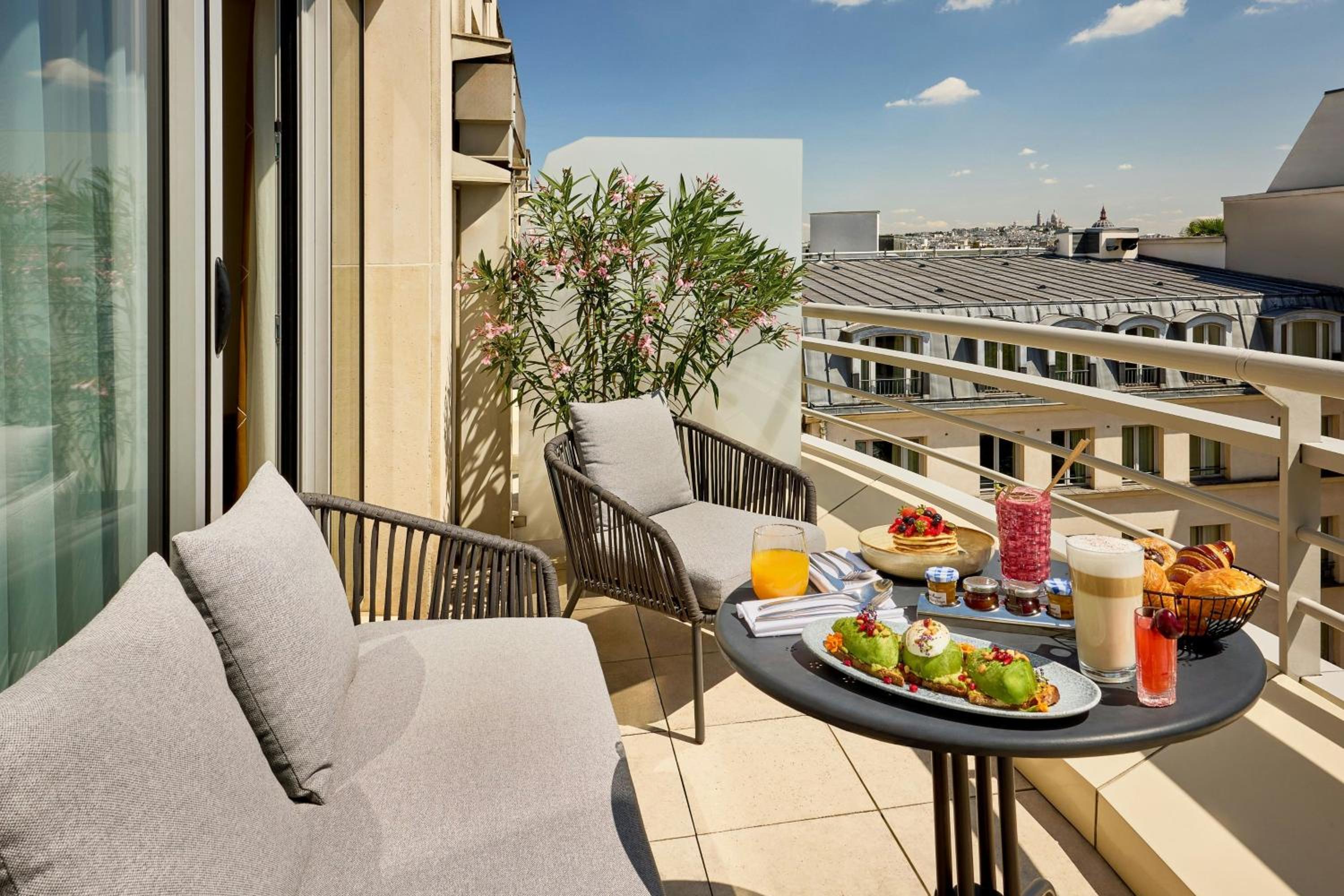 King Room with Terrace City View