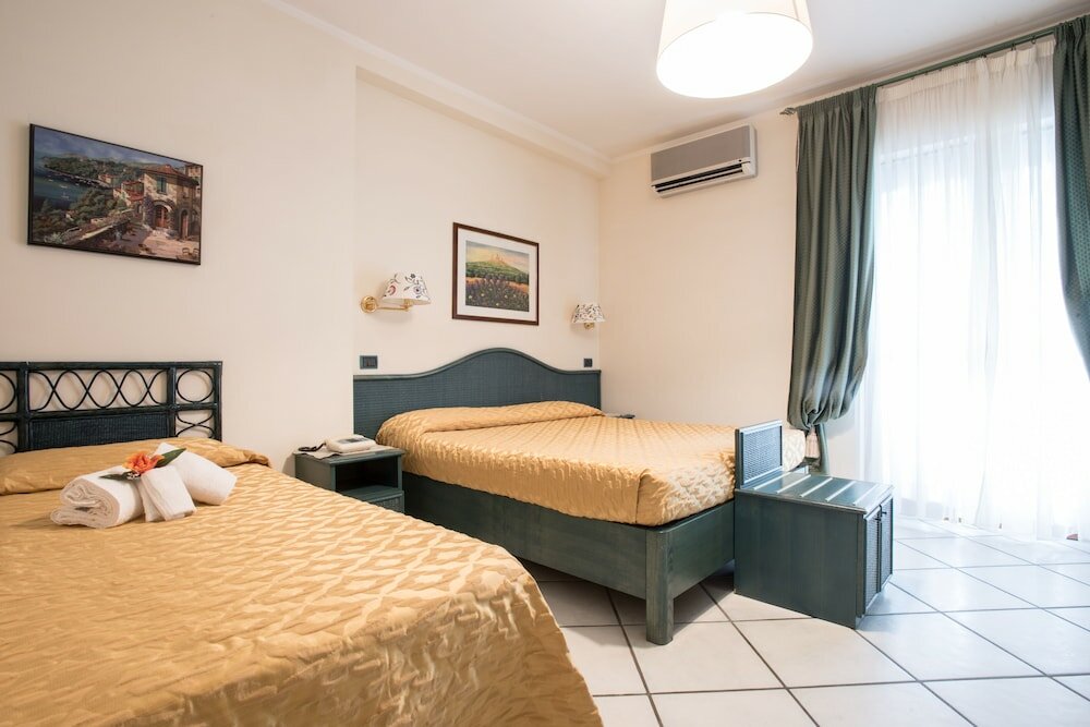 Classic Quadruple Room, Balcony