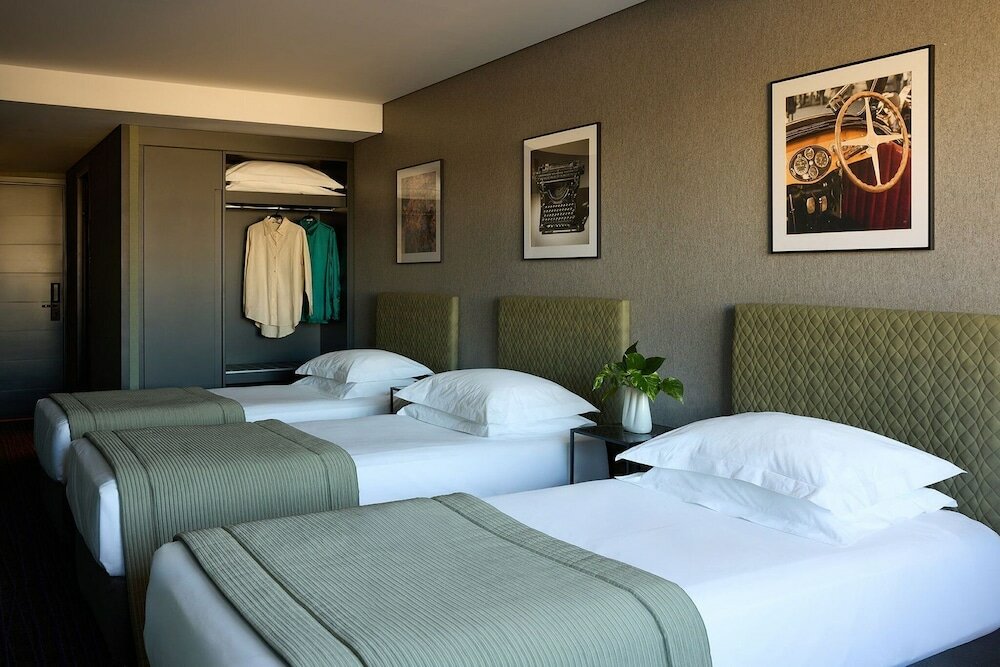 3 Single Classic Triple Room, City View