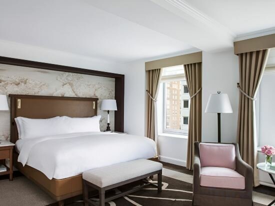 Avenue View Room