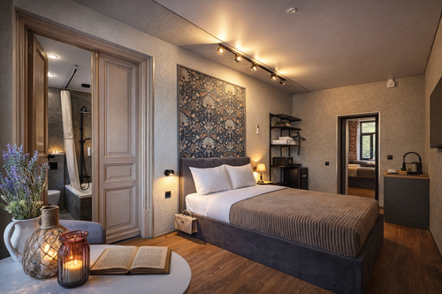 Однокомнатный делюкс с ванной и видом на гаргульи и Казанский монастырь