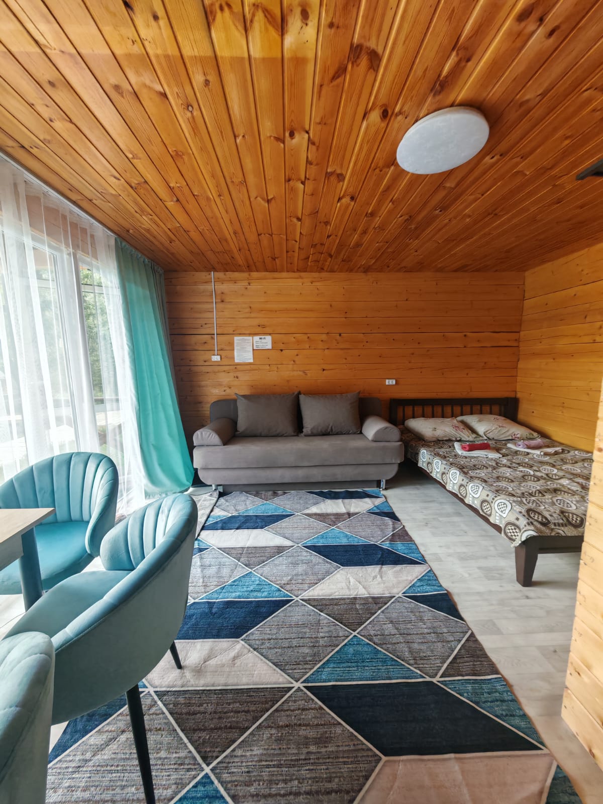 Трехместный номер с собственной ванной комнатой