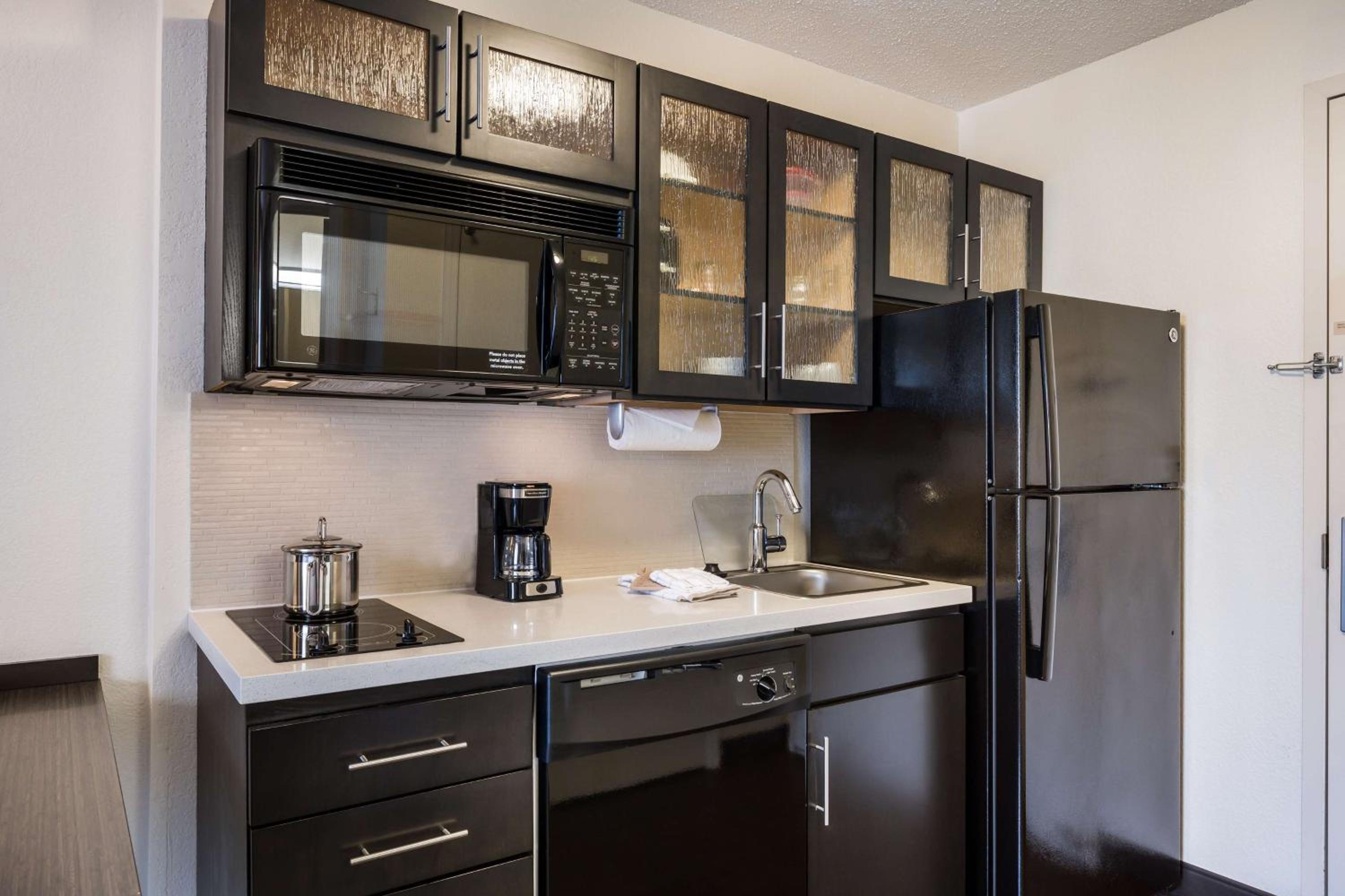 One-Bedroom Queen Suite