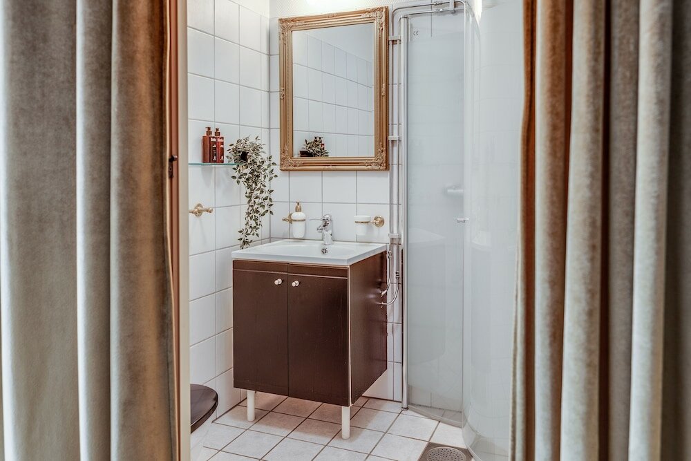 Small Economy Double Room (Gold Ocra)