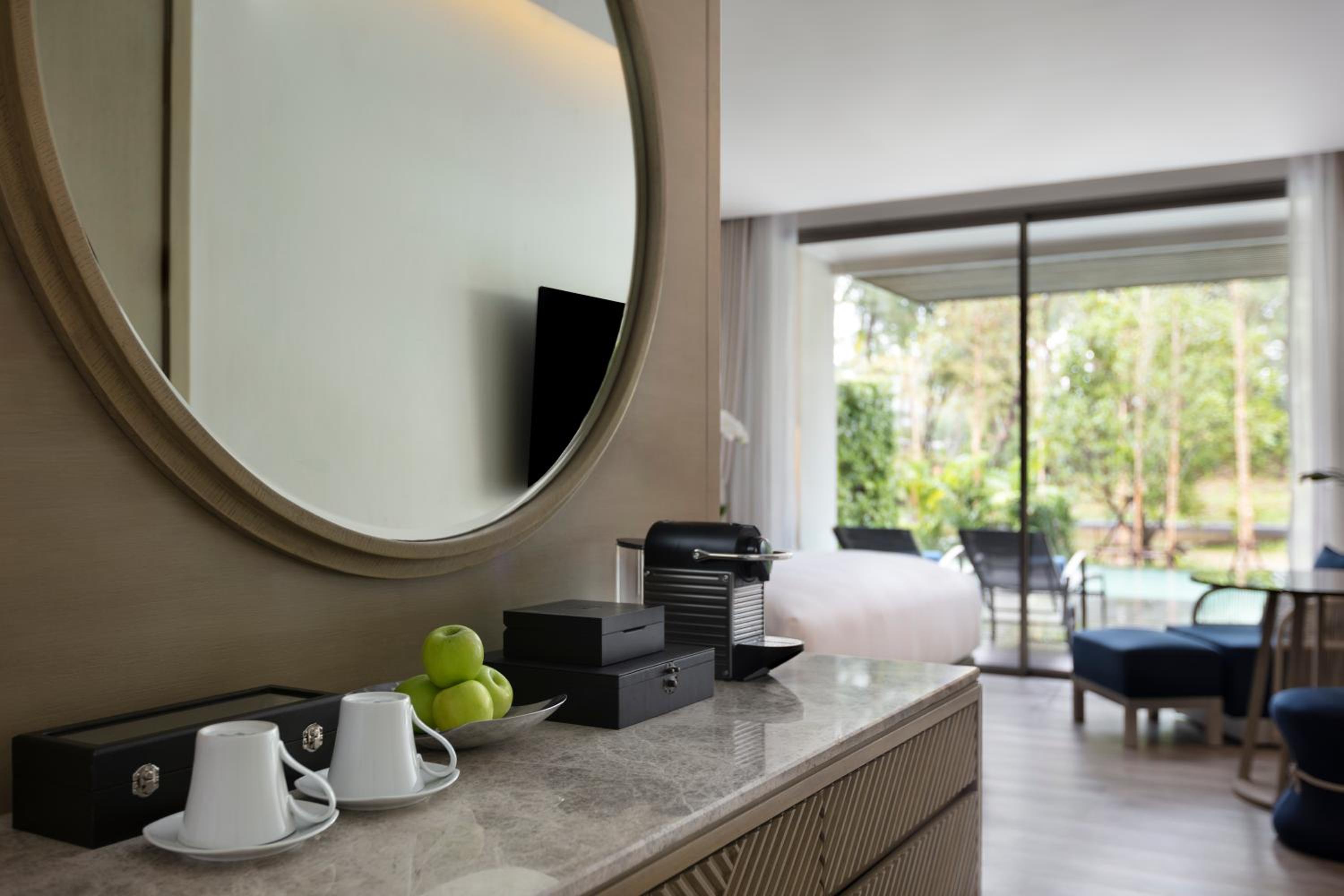 Deluxe Pool Access Room