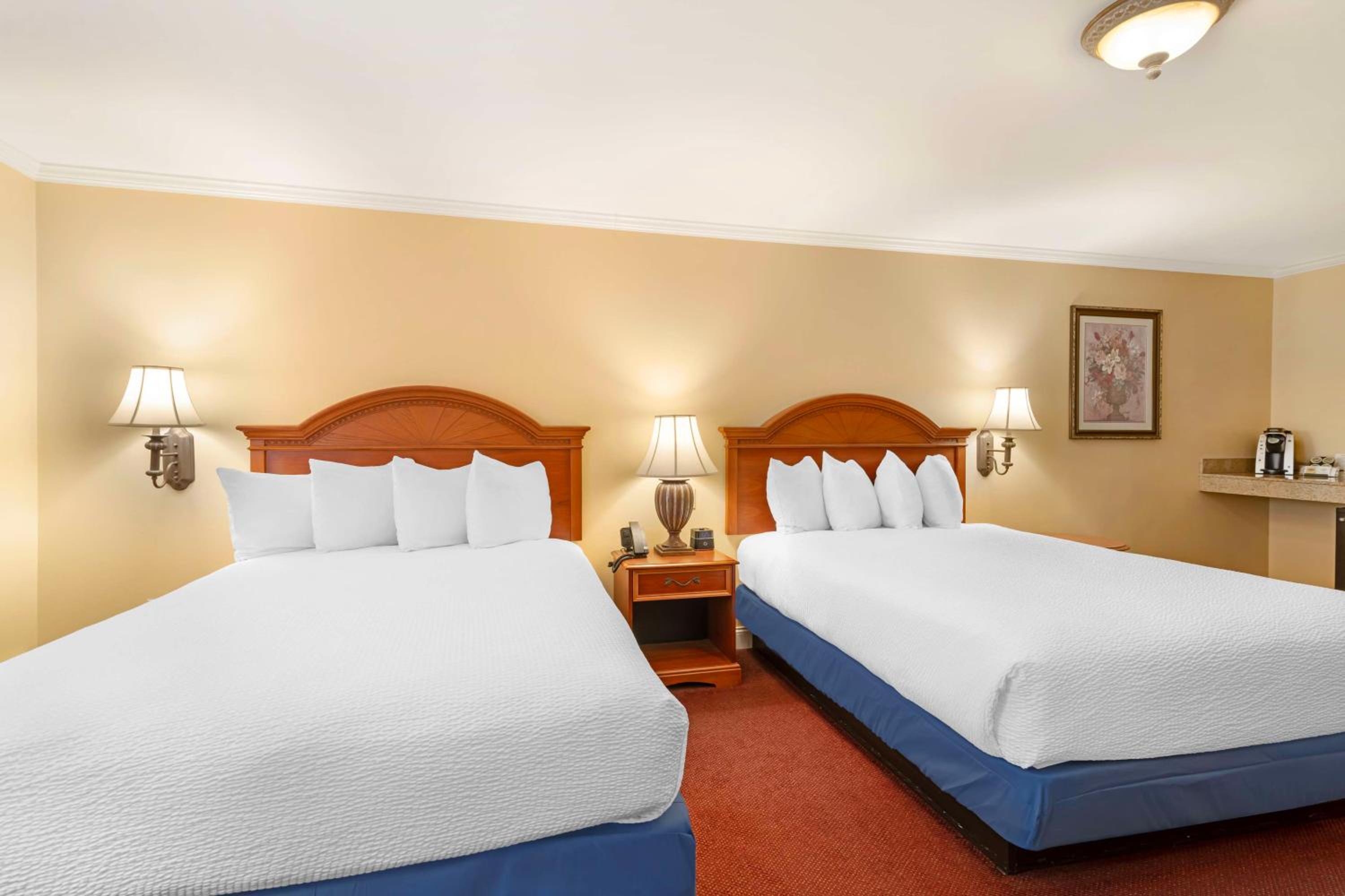 Queen Room with Two Queen Beds, Fireplace and Skylight Window - Pet Friendly/Third Floor/Non-Smoking