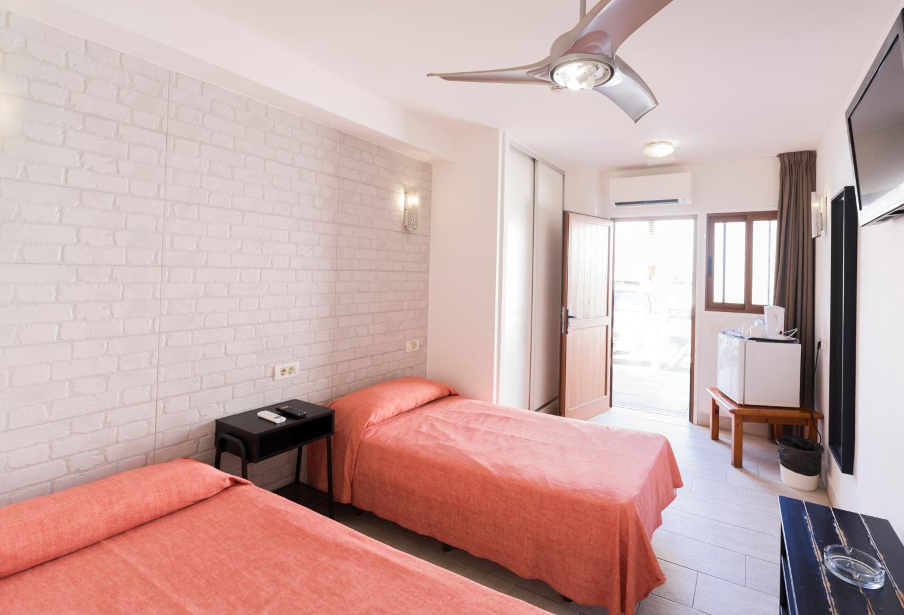 Twin Room with Private Bathroom