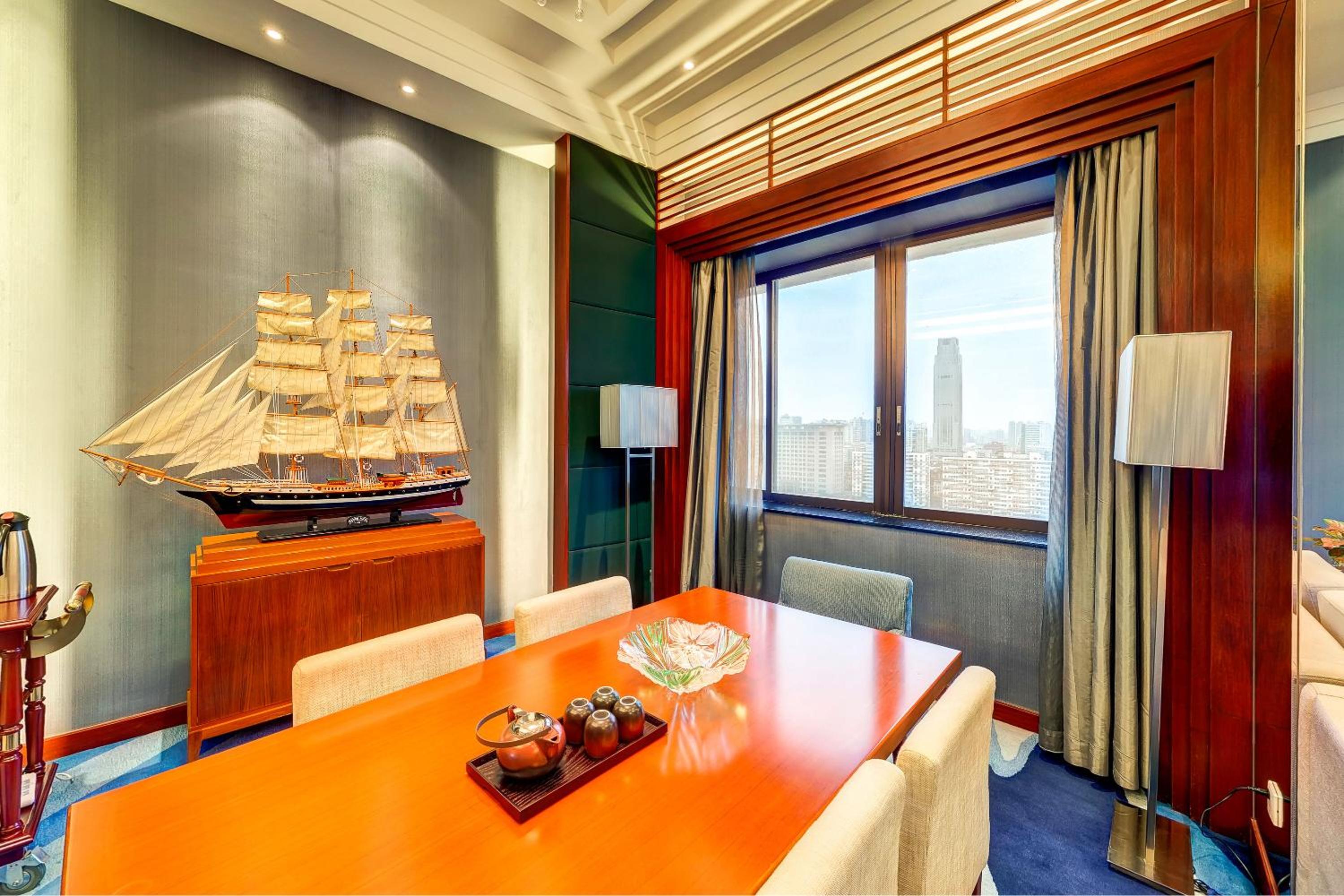Ocean Superior Business suite room