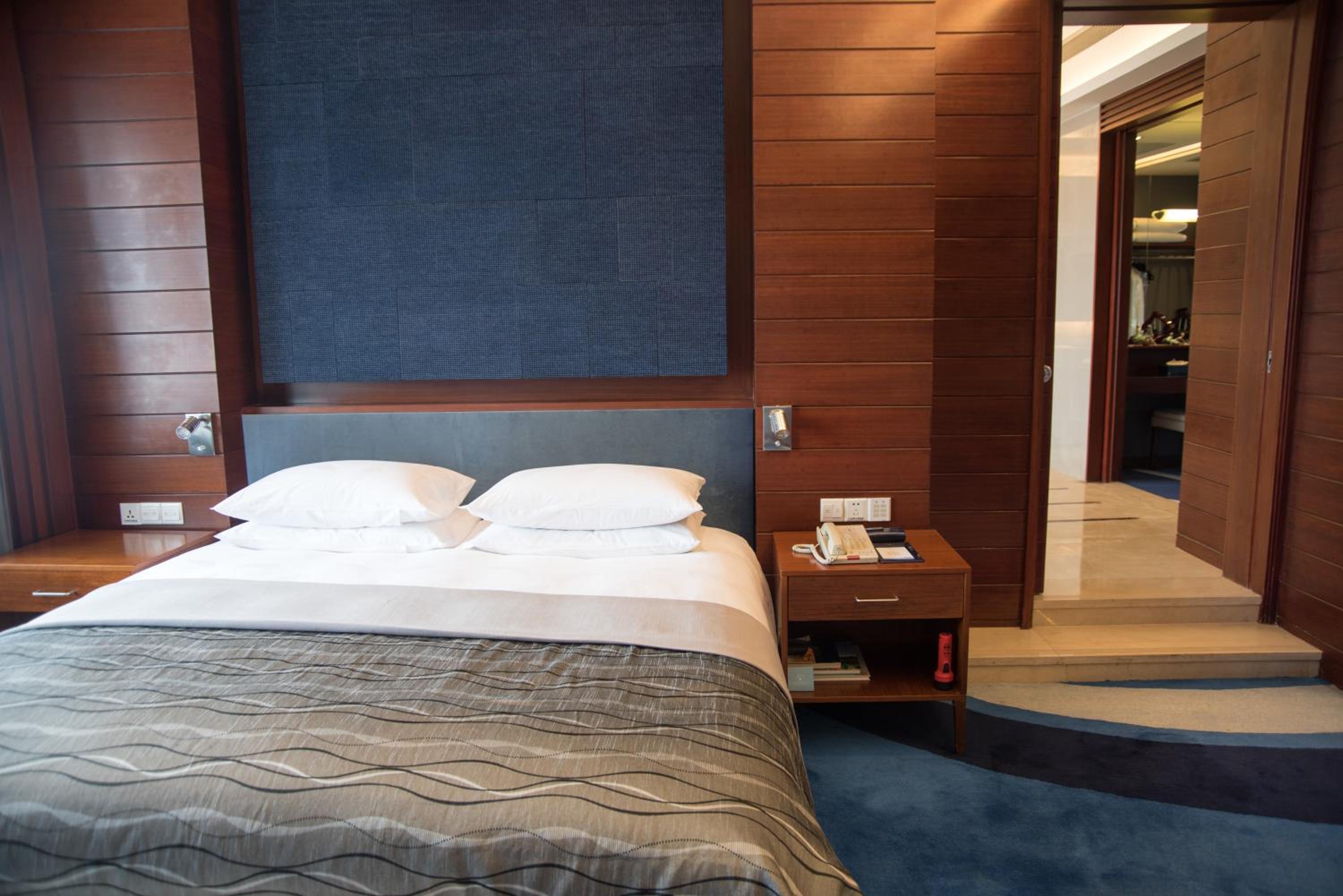 Ocean Superior Business suite room