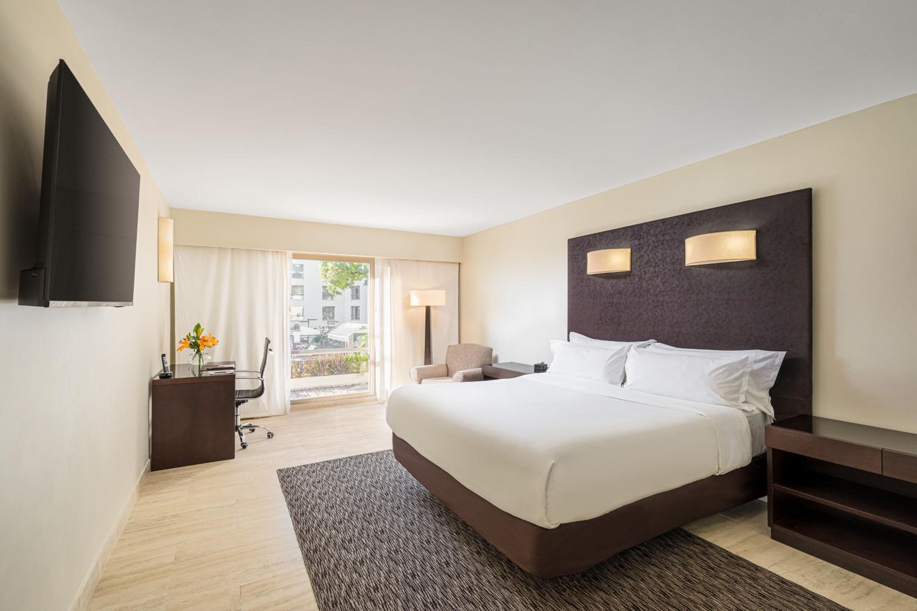 CLUB, Club lounge access, Suite, 1 King