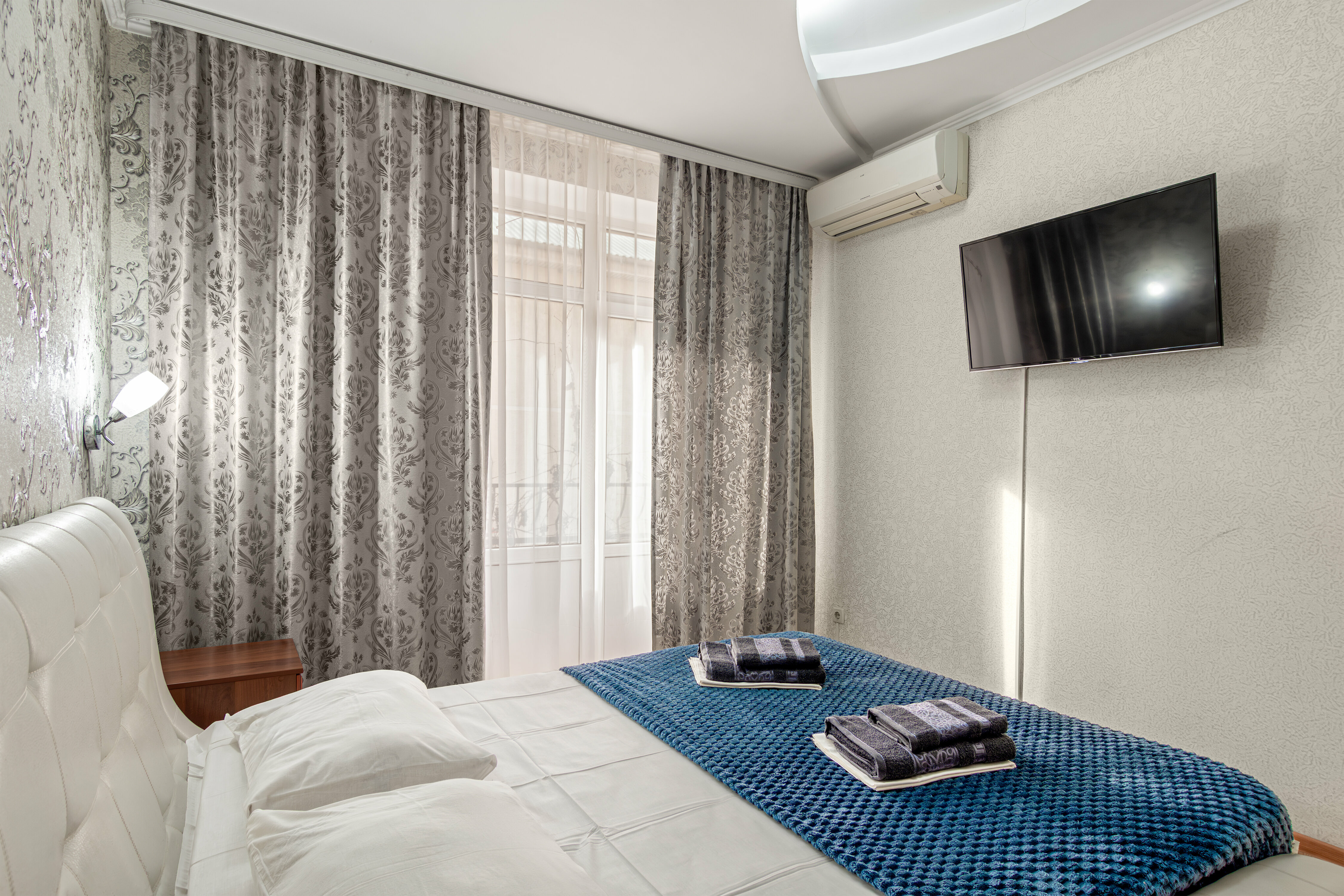 Люкс с кроватью размера «king-size» и балконом