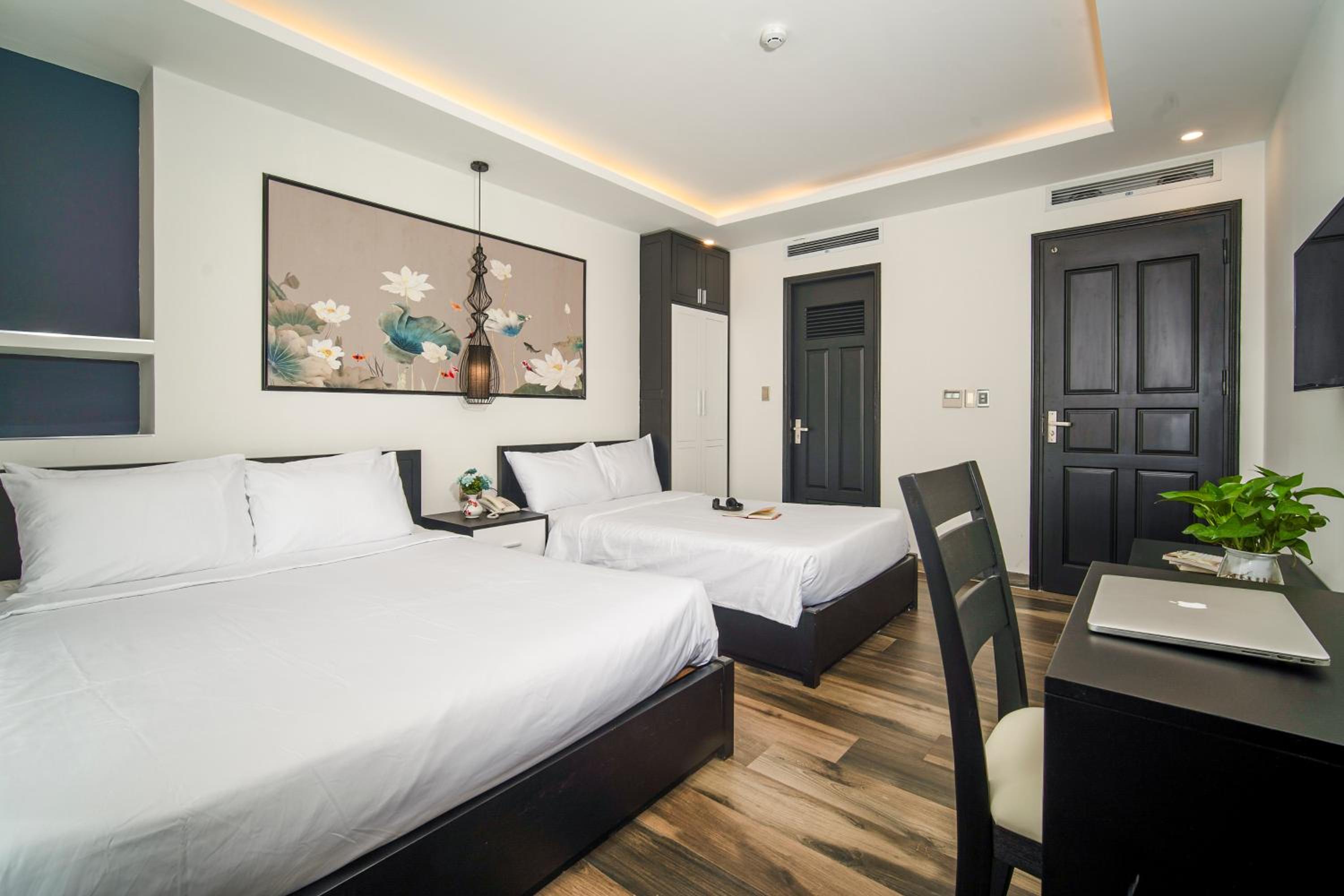 Deluxe Family Room - City View