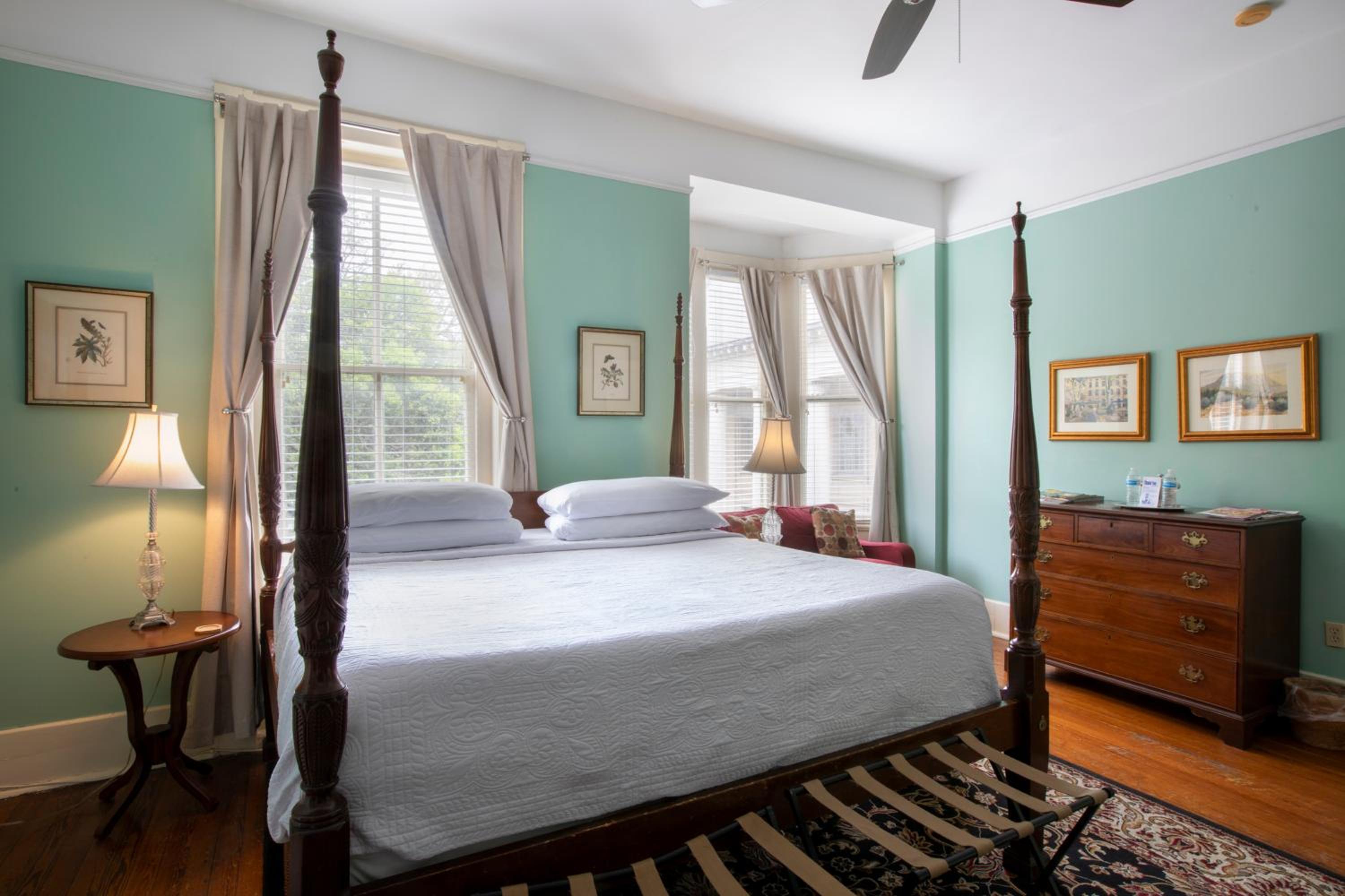 Easton Lodge- King Room 301