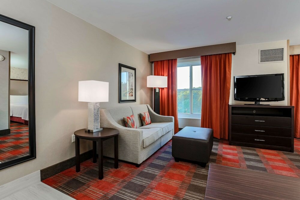 Suite, 1 King Bed, Accessible, Non Smoking (Mobility & Hearing, Roll-in Shower)