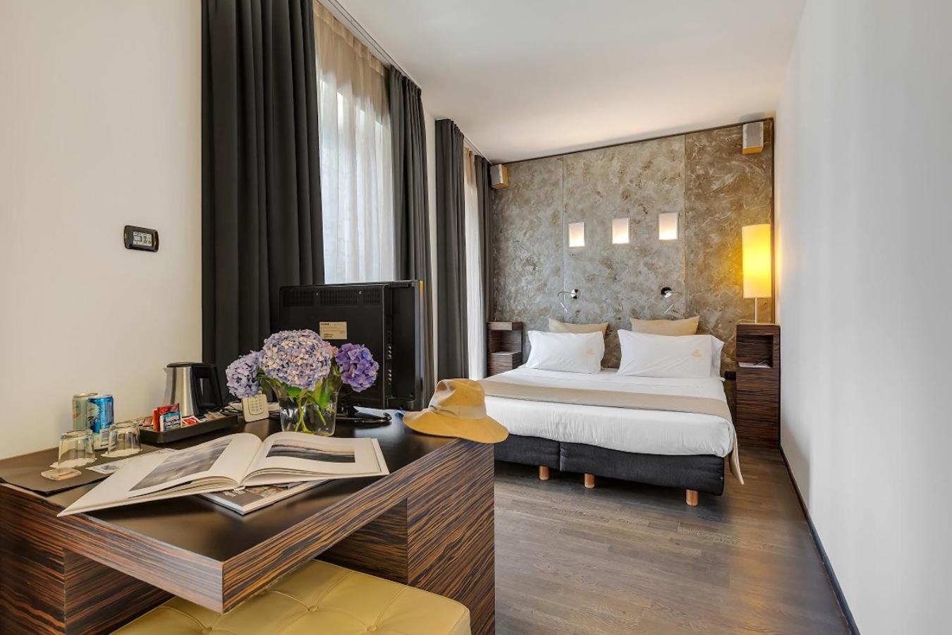 Double Room with Lake View